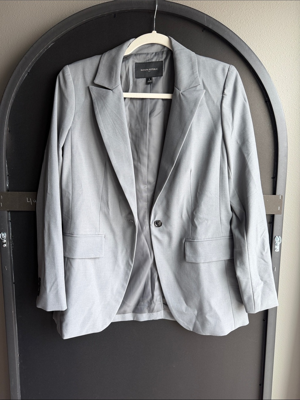 Light grey women’s single button blazer
